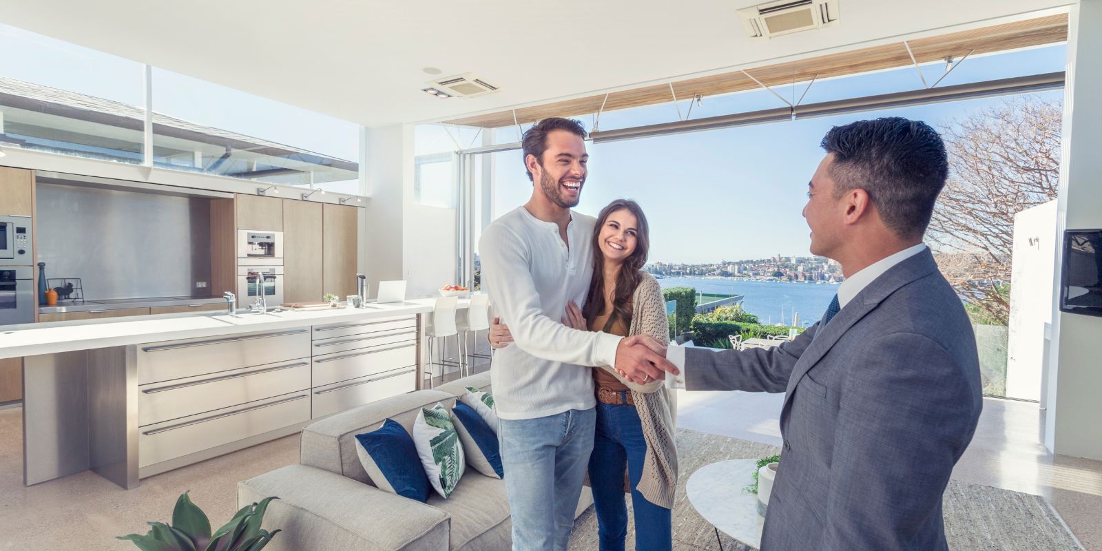 8 Errores Costosos Que Debes Evitar al Comprar Tu Primera Vivienda (Guía Completa Paso a Paso)