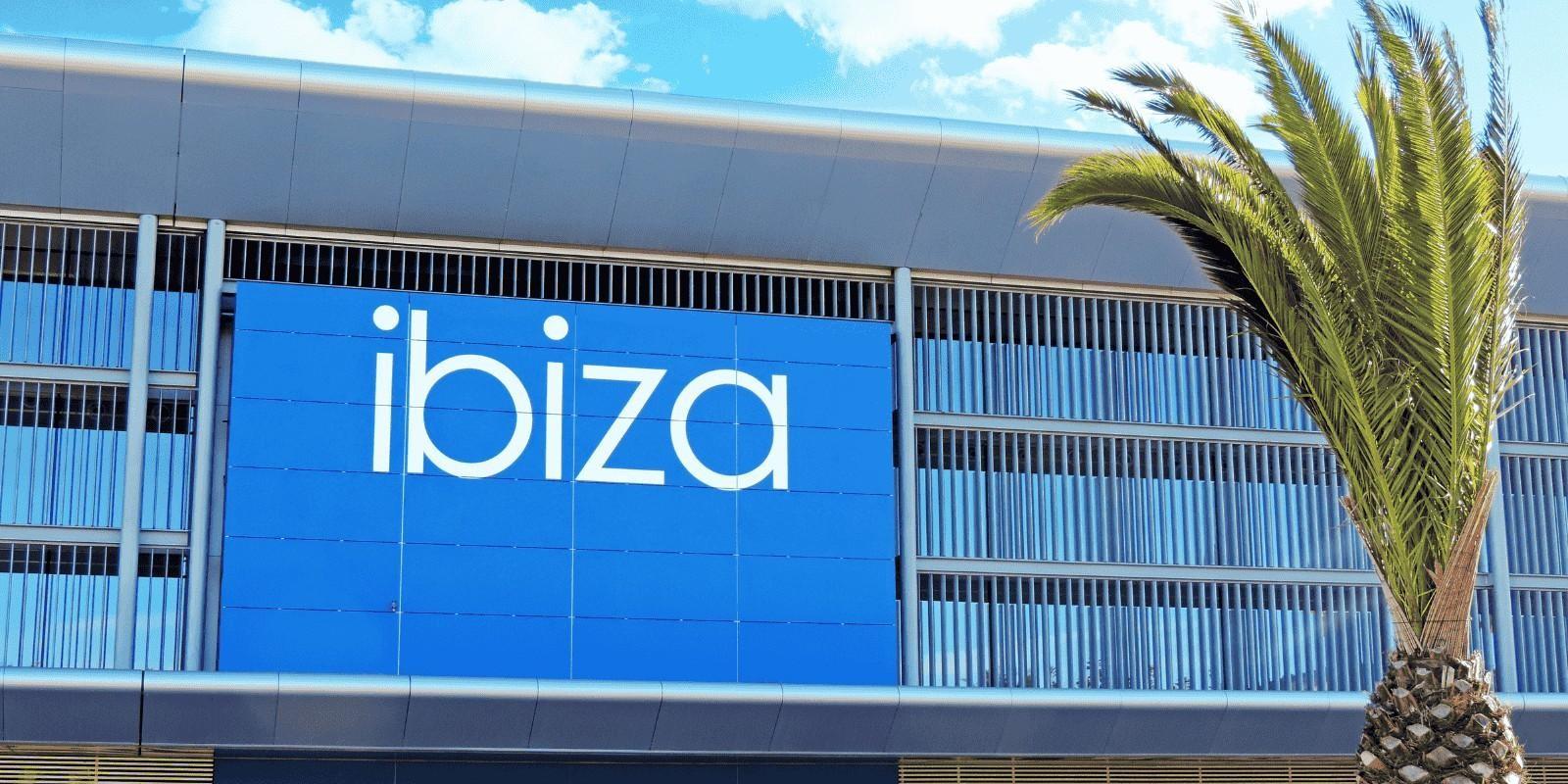 Vivir en Ibiza: Conexiones Aéreas y Marítimas Clave para Acceder a Otras Ciudades de Europa en 2025