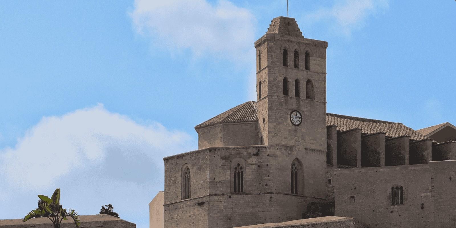 ¿Es una Buena Idea Comprar una Propiedad en Ibiza en 2025? Análisis del Futuro Inmobiliario y Oportunidades de Inversión