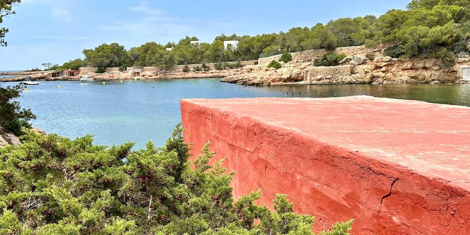 Descubre Cala Gració - Una de las Calas Preferidas en Ibiza para Disfrutar del Paraíso Mediterráneo